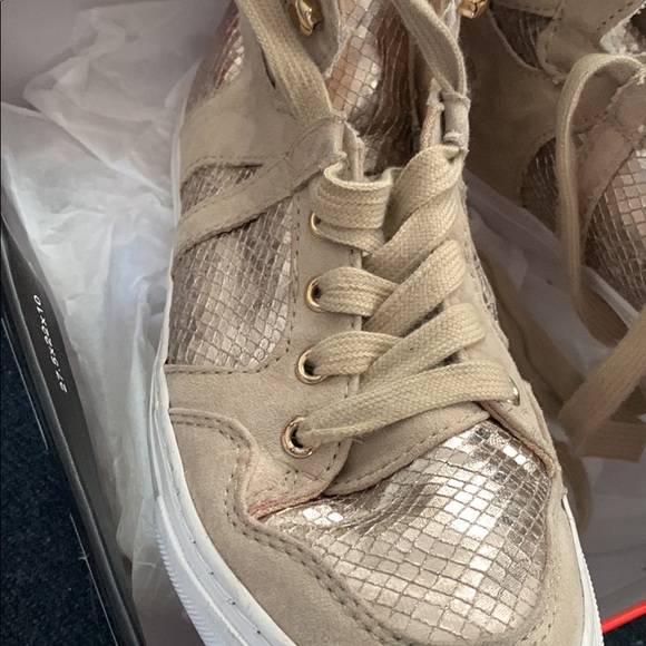 Gold hightop sneakers - Picture 2 of 4